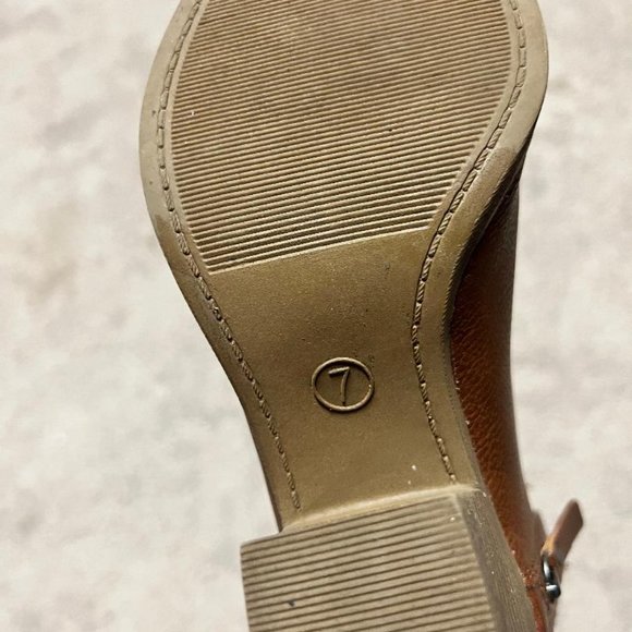 Universal Thread Booties - Picture 2 of 2